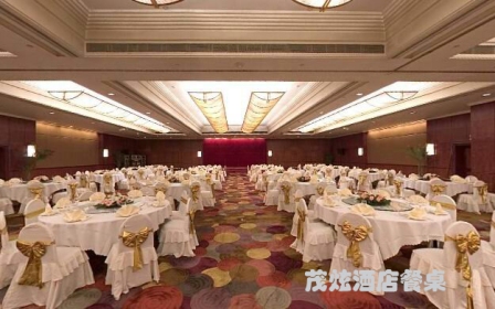 广州酒店宴会厅折叠餐桌椅图片