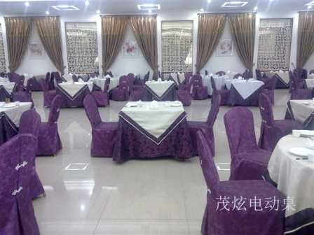 杭州饭店宴会厅餐桌椅摆台图片